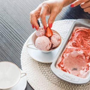 بستنی توت فرنگی