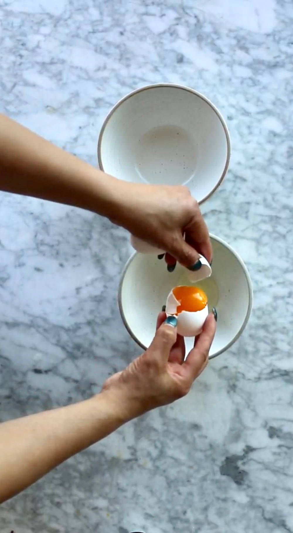 طرز تهیه کیک آلبالو وارونه