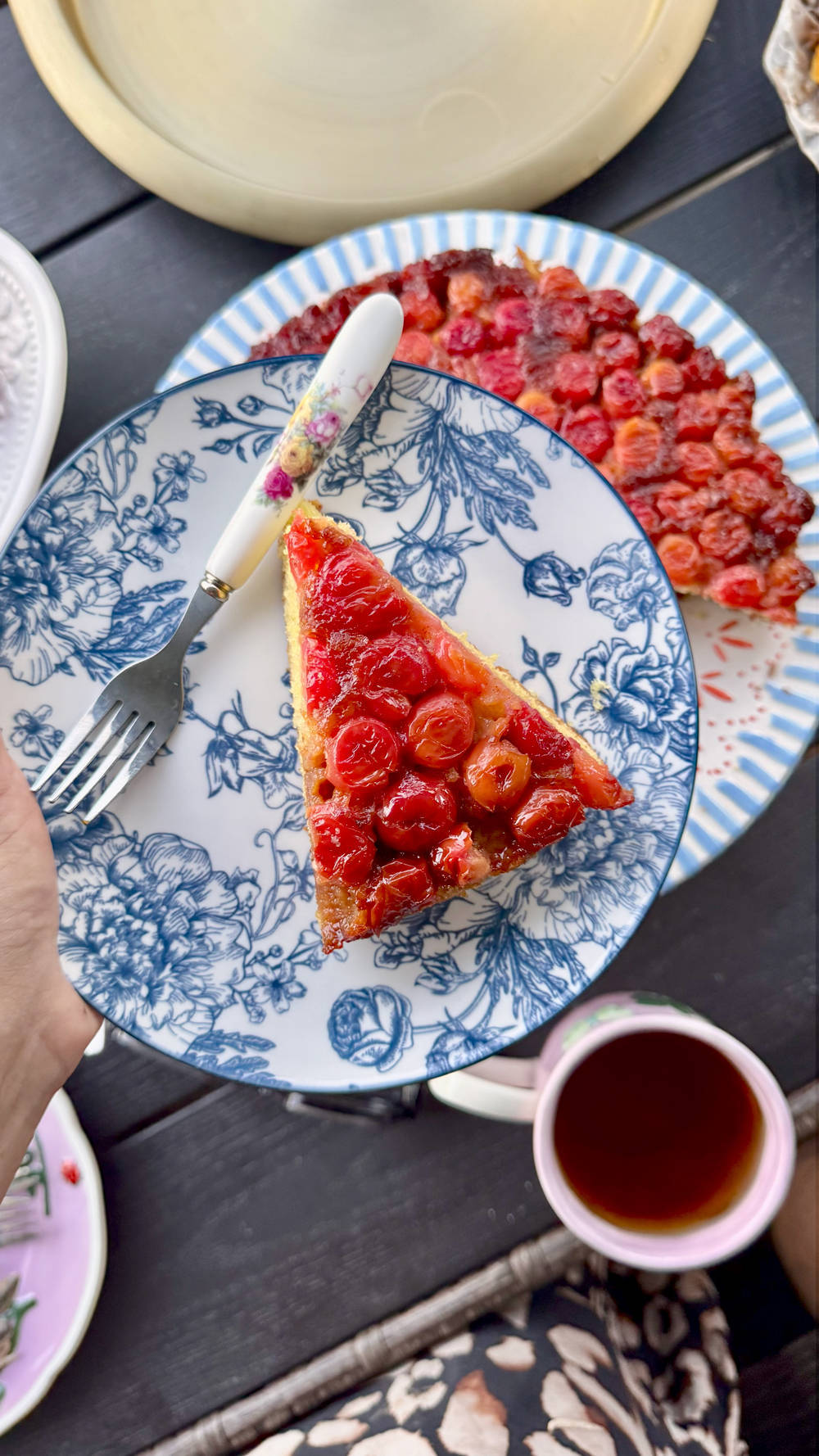 طرز تهیه کیک آلبالو وارونه